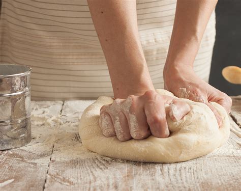 Brot kneten und was du dabei beachten solltest - Jo Semola