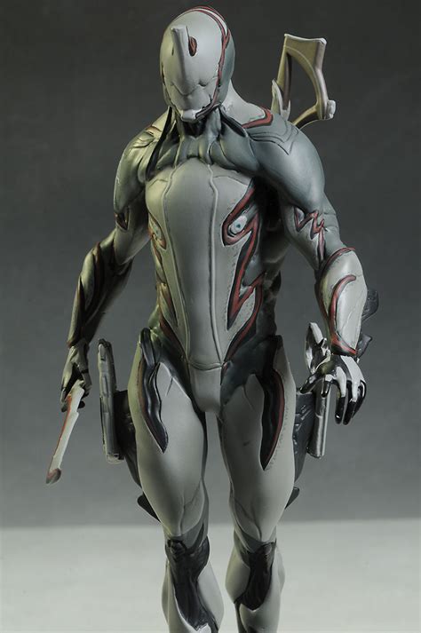 Review and photos of Warframe Excalibur statue from Symbiote Studios