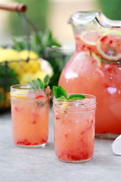 Homemade Strawberry Lemonade - Easy Blended Pink Lemonade Recipe