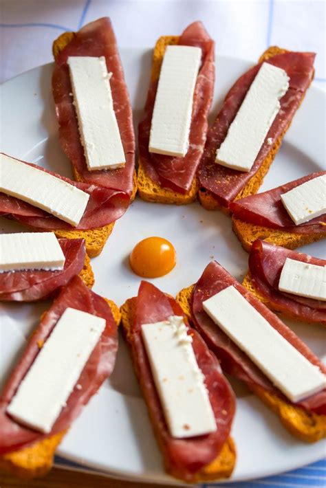 Appetizer with Tomato Bread and Ham - Creative Commons Bilder