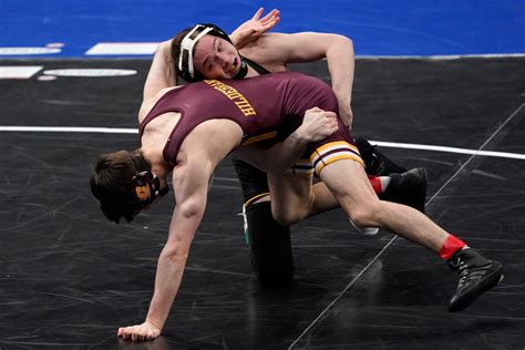 NCAA Wrestling Championships: Iowa closing in on first national team ...