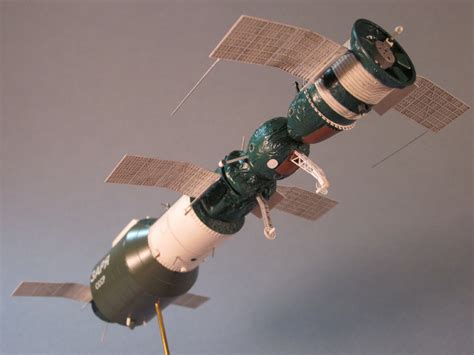 Internet Modeler New Ware 1/144 Salyut 1 Space Station with Soyuz 11