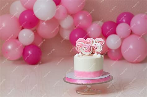 Premium Photo | Pink birthday cake and balloons