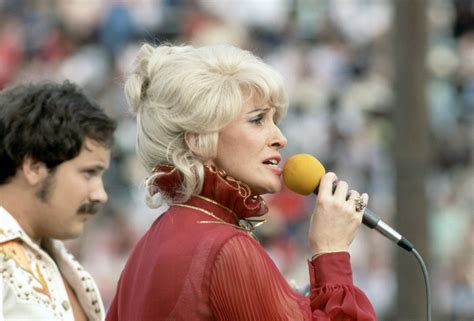 Tammy Wynette Wrote 'Stand by Your Man' in 15 Minutes But She Didn't Like 1 Part of the Hit Song