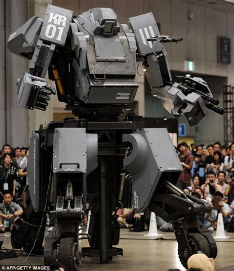 Kuratas Is A 13-Foot, 4.4-Ton Robot You Can Control With iPhone