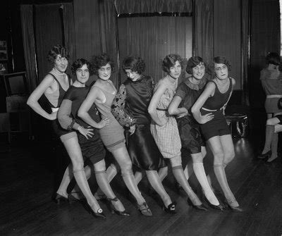 The Flapper and women’s changing role - Roaring 20s