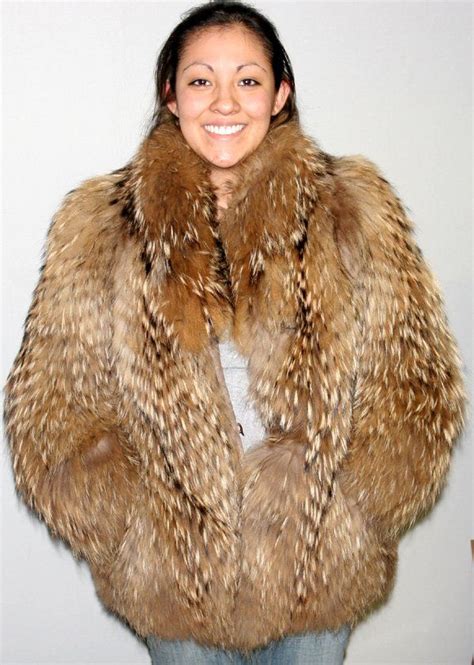 062446: FINNISH RACCOON JACKET, W47" L29" : Lot 62446 Fur Fashion, Fashion Looks, Raccoon Fur ...