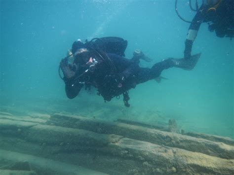 Gov. Rick Snyder completes 'Pure Michigan' scuba dive, explores Lake Huron shipwreck | MLive.com