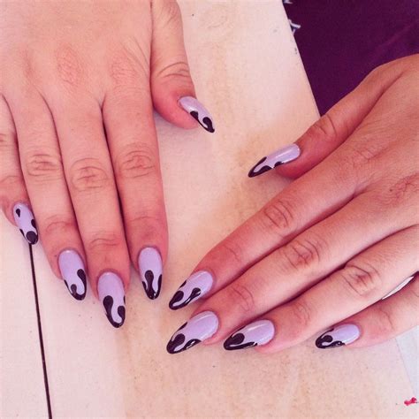 black drip tip mani Love Nails, How To Do Nails, Fun Nails, Pretty Nails, Cherry Blossom Nails ...