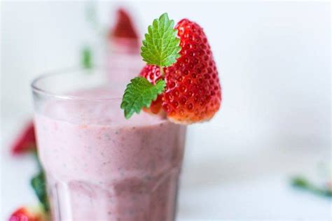 Easy Hemp Protein Smoothie Will Start Your Day Off Right (Recipe)