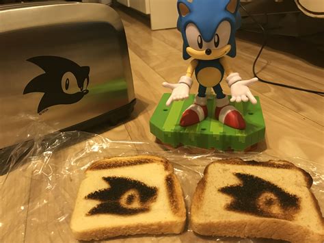 Sonic and his Toasted faces | Sonic funny, Sonic, Classic sonic