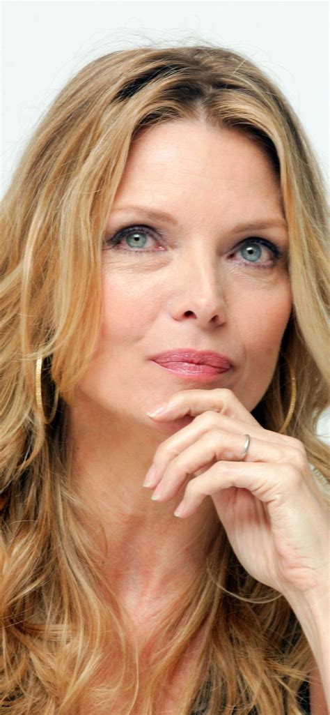 michelle pfeiffer iPhone Wallpapers Free Download
