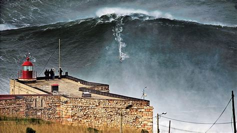 Waves at Nazare PT .. huge or what .. | Surfing waves, Big wave surfing, Giant waves