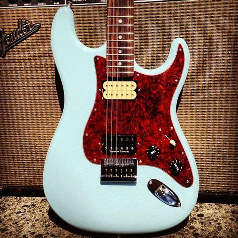 Rivers Cuomo tribute Strat | mmguitarbar | Rivers cuomo, Blues guitar, Famous guitars