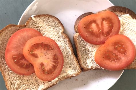 Why The Tomato and Mayo Sandwich is The Ultimate Southern Meal