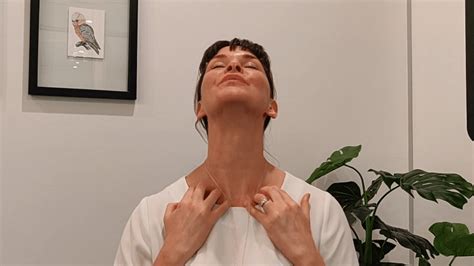 Facial yoga: Facial exercises for sagging neck, jawline and sagging ...