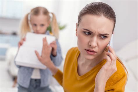 5 Ways I Am a "Bad" Mom According to Parenting Experts