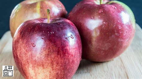 12 Common Varieties of Apples that Are Good for Baking