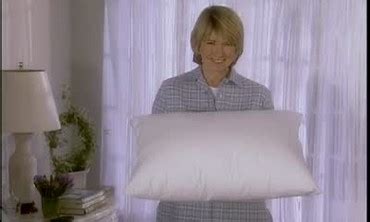 Video: Best Way to Fold a Fitted Sheet | Martha Stewart