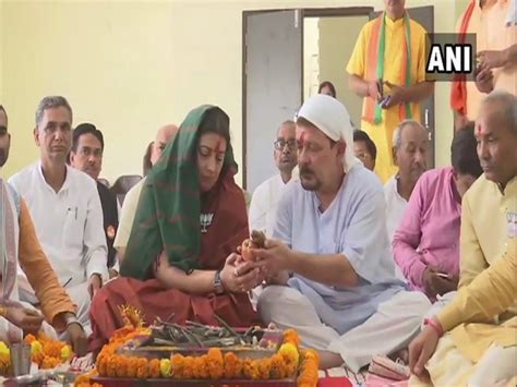 BJP candidate Smriti Irani performs 'puja' ahead of filing nomination ...