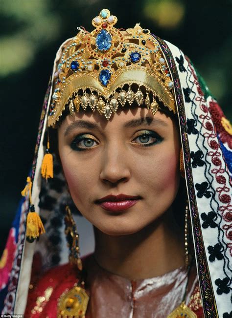 Patterns: In traditional Uzbek weddings, the bride wears a colourful ...