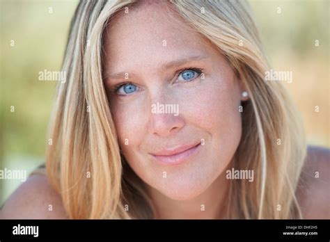 Blue eyes close up woman hi-res stock photography and images - Alamy