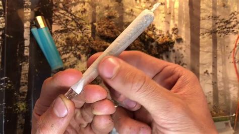 How To Roll A Joint With A RAW Glass Filter Tip - YouTube