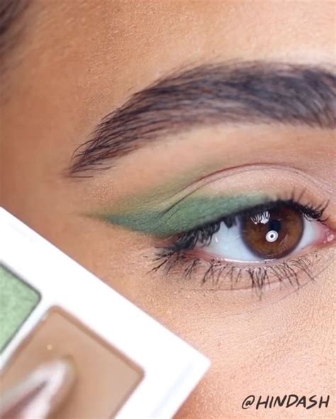 GREEN EYE LINER TUTORIAL IDEA [Video] | Green eyeliner, Eye makeup ...