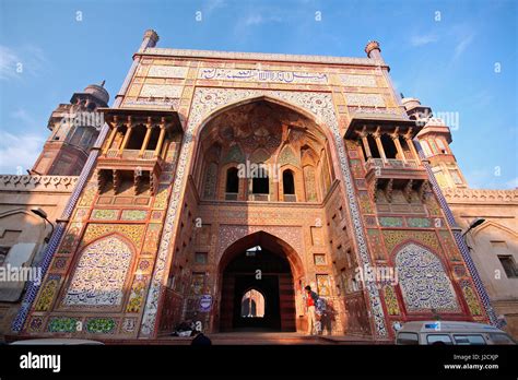 Masjid Wazir Khan, Lahore, Pakistan Stock Photo - Alamy