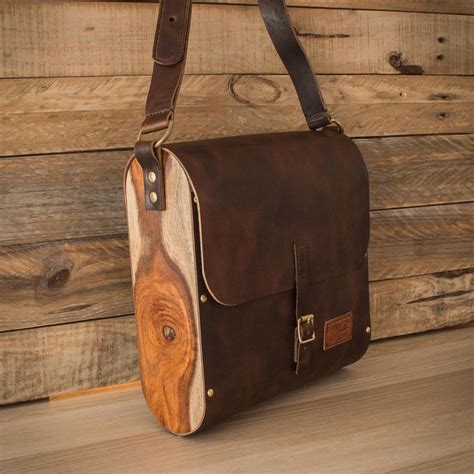 Wood and leather bag : Leathercraft | Leather bags handmade, Leather accessories, Leather ...