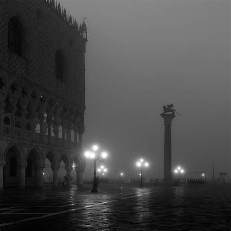 Why photograph Venice in Black and White? - ArtTravArtTrav