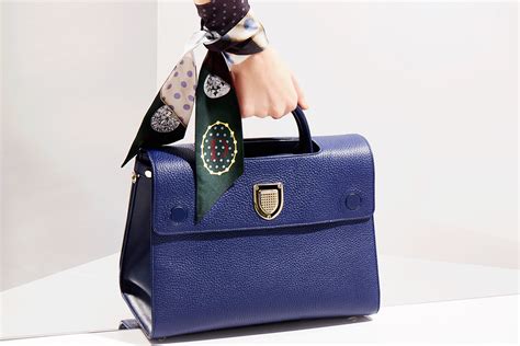 Dior : Photo Diorever Bag, Lady Dior Bag, Bag Lady, Street Style Handbags, Handbag Storage, Dior ...