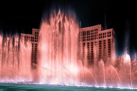 15 MUST-SEE Las Vegas Landmarks (Expert Guide + Photos)