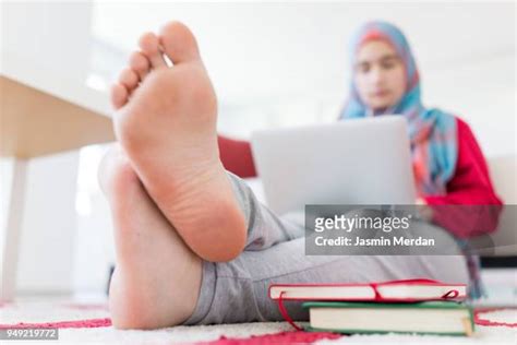 Underrated Hijabi Feet