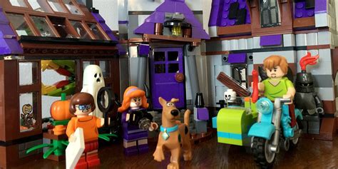 New Scooby Doo Mystery Mansion Lego set is full of spooky secrets | The Daily Dot