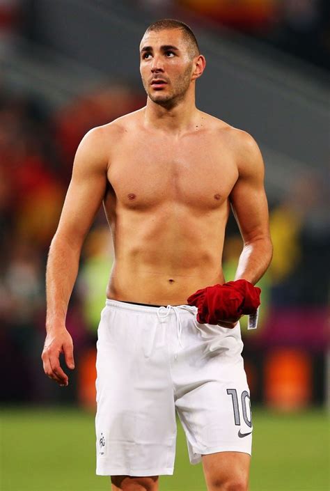 Karim Benzema - this picture leaves me speechless. WOW. | Soccer guys, Rugby men, Shirtless