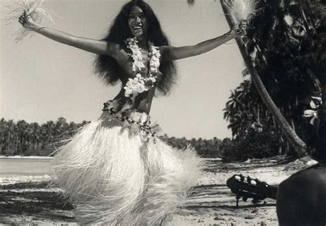 Tahitian dancer | Hawaiian dancers, Hawaiian woman, Tahiti