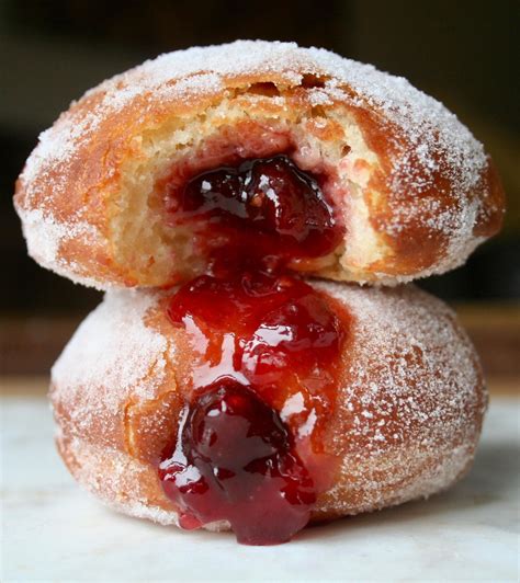 [Homemade] Jelly donuts | Homemade jelly, Strawberry filled donuts ...