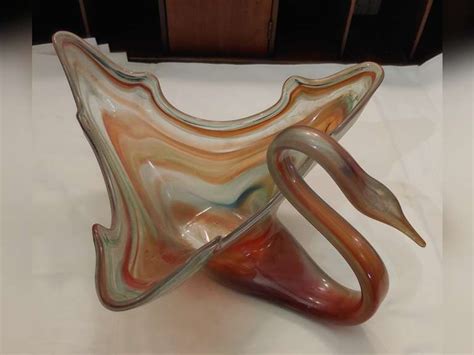 Hand blown Glass Swan (needs cleaned - Northern Kentucky Auction, LLC