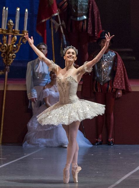 Elegant Performance by Royal Ballet Principal Marianela Núñez