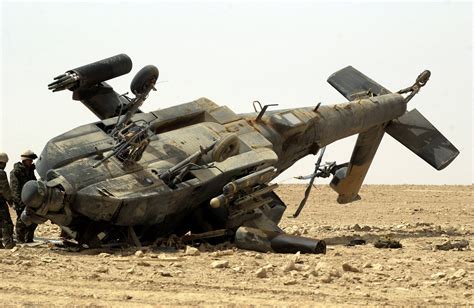 File:Damaged US Army AH-64 Apache, Iraq.jpg - Wikimedia Commons