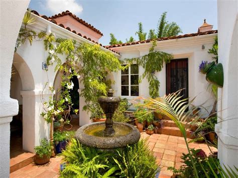 Courtyard | Spanisches haus, Architektur, Mediterrane häuser