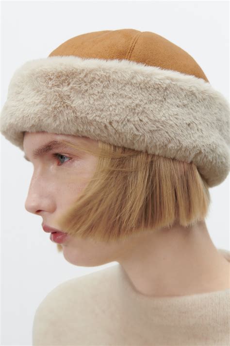 7 Winter Accessory Trends That Are Everywhere in 2022 | Who What Wear