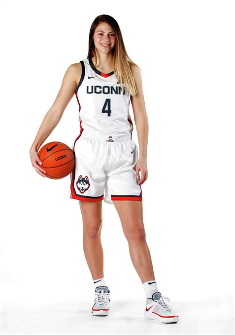 UConn freshman Saylor Poffenbarger honors late brother each time she takes court