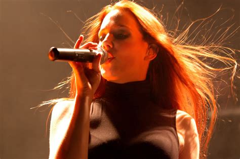 HOT METAL Bands: RED HOT SIMONE SIMONS-EPICA