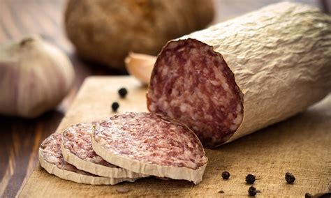 Salami vs. Pepperoni: The Difference Explained in Simple Terms