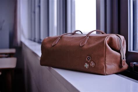 motto genuine leather bag. | 奥サマ愛用、mottoのレザーバッグ。 革はエイジングで独特の… | Flickr
