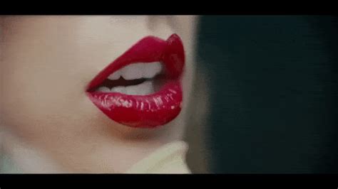 LWYMMD GIF 2 : TaylorSwiftLips