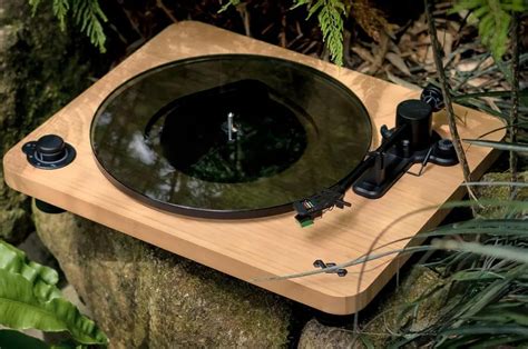 A sustainably-designed turntable that is as thoughtful as it is ...