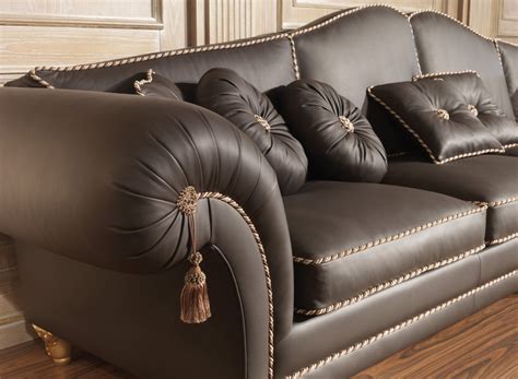 Luxury sofas in leather: classic style, modern beauty